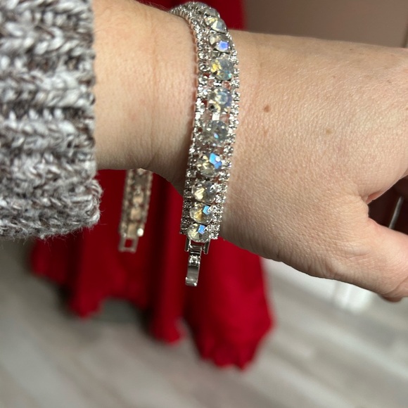 4/$100 AB boralis Elegant Silver Crystal Bracelet 7.5 inches 👰 - Picture 3 of 8